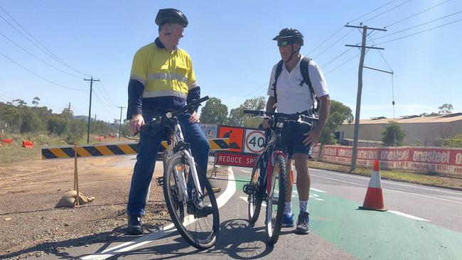 Rob Huth promotes safer bike riding with Cr Glenn Churchill.