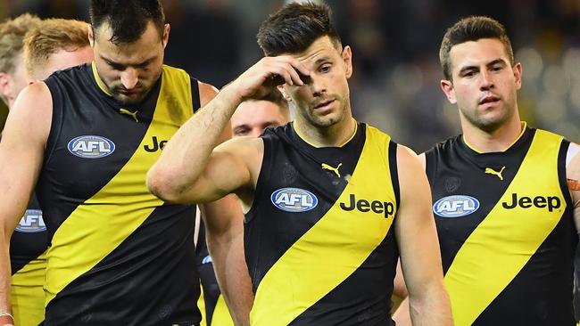 MELBOURNE, AUSTRALIA - SEPTEMBER 21:  The Tigers look rejected after losing the AFL Preliminary Final match between the Richmond Tigers and the Collingwood Magpies on September 21, 2018 in Melbourne, Australia.  (Photo by Quinn Rooney/Getty Images)