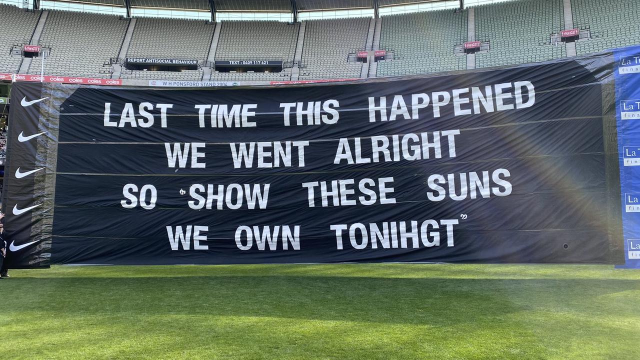 AFL 2021 Collingwood vs Gold Coast, Banner mistake, cheer squad ...