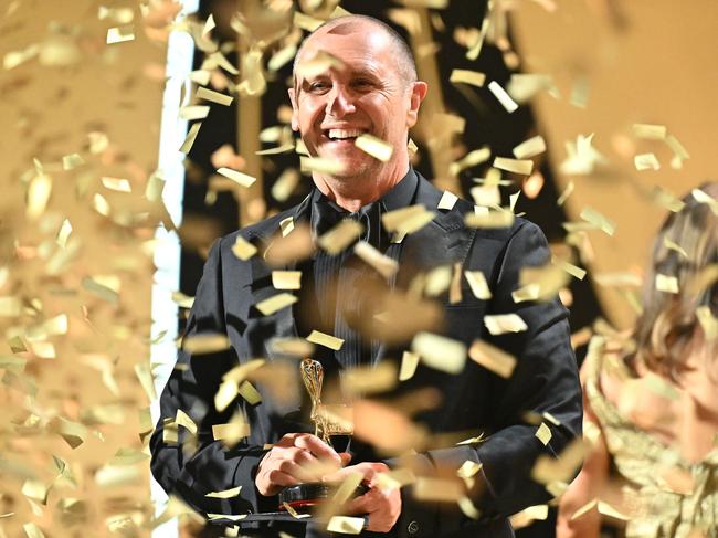 Larry Emdur celebrates winning the Gold Logie. Picture: Getty Images