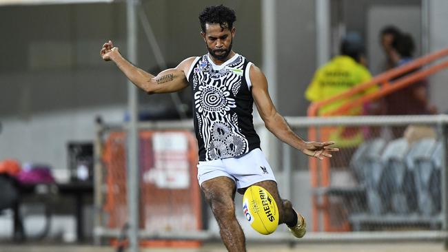 Aaron Davey playing for Palmerston. Picture: NTFL Media