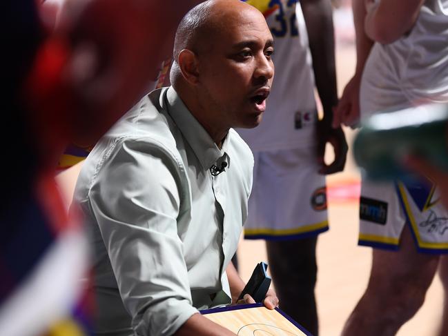 CJ Bruton addressing the 36ers during the loss to United. Picture: Mark Brake/Getty Images