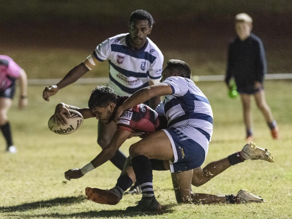 Alexander Hinch scores a try for Valleys.