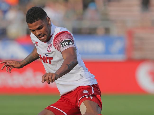 COLOGNE, GERMANY - AUGUST 07: Kwame Yeboah of Koeln controls the ball during the 3. Liga match between SC Fortuna Koeln and Karlsruher SC at Suedstadion on August 7, 2018 in Cologne, Germany. (Photo by TF-Images/Getty Images)