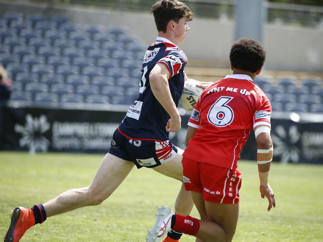 Aidan Richards is chased by Matthew Lucas. Picture Warren Gannon Photography