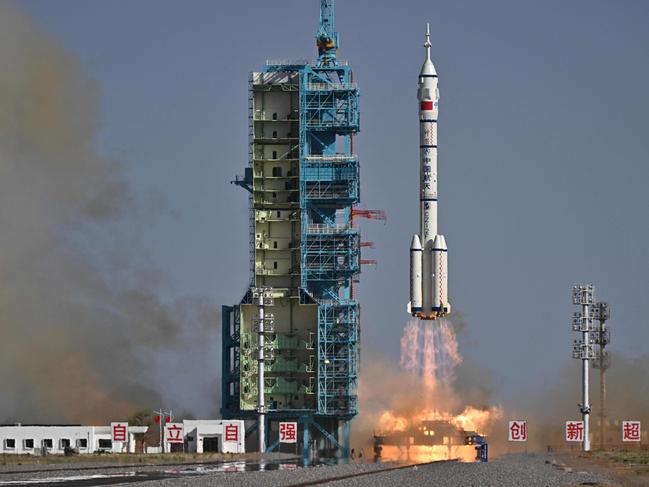 TOPSHOT - A Long March-2F carrier rocket, carrying the Shenzhou-20 spacecraft and a crew of three astronauts, lifts off from the Jiuquan Satellite Launch Centre in the Gobi desert, in northwest China on April 24, 2025. (Photo by Pedro Pardo / AFP)