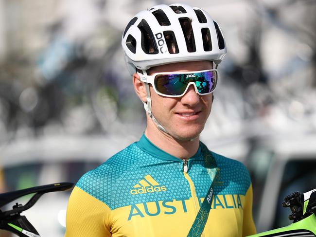 Australia's Simon Clarke awaits the start of the Men's Road cycling race in the Rio 2016 Olympic Games in Rio de Janeiro on August 6, 2016. / AFP PHOTO / POOL / Bryn Lennon