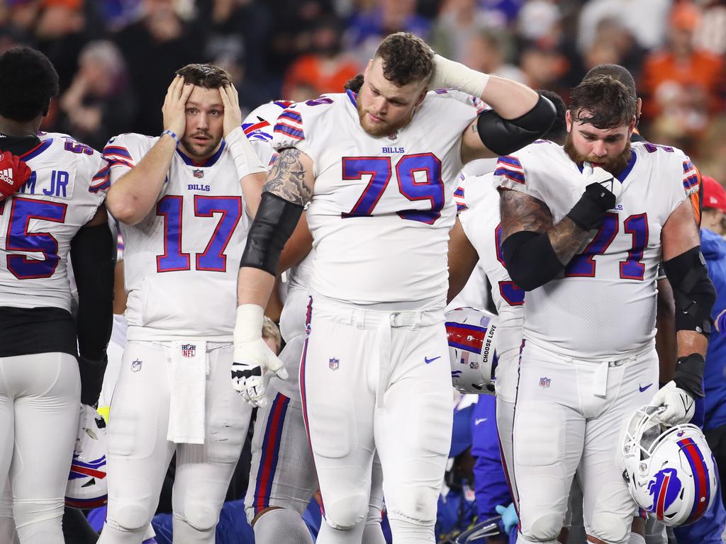 Ambulance comes out for Bills' Damar Hamlin, trainer conducts CPR