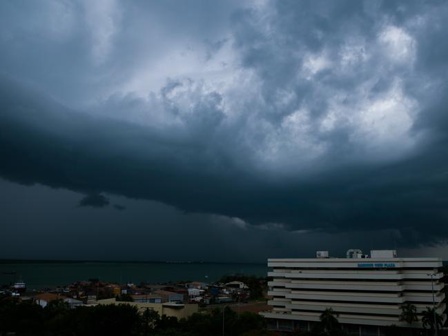 A severe storm formed near Darwin Mon 12/11/2007 and blasted Darwin and Palmerston with lightning, torrential rain.Darwin, while missing out on the torrential rain, was blasted with a number of cloud-to-ground lightning strikes.Paul Mossmanwww.northauschasers.com