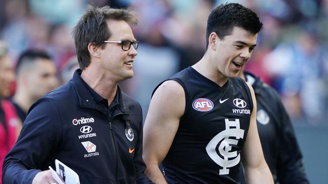 Blues coach David Teague with Matthew Kennedy at the MCG. Picture: AAP