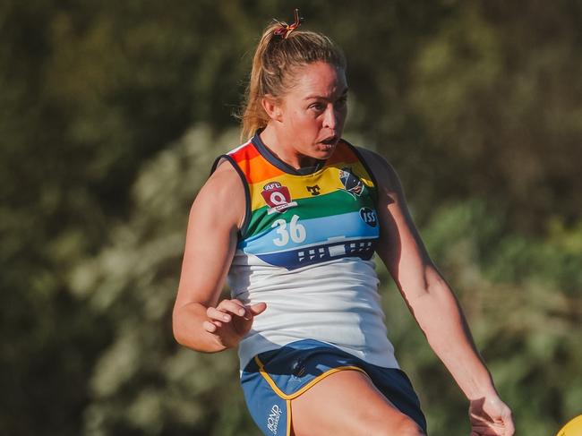 Leah Kaslar in action for Bond University in the QAFLW. Picture: Clyde Scorgie/Brooke Sleep Media