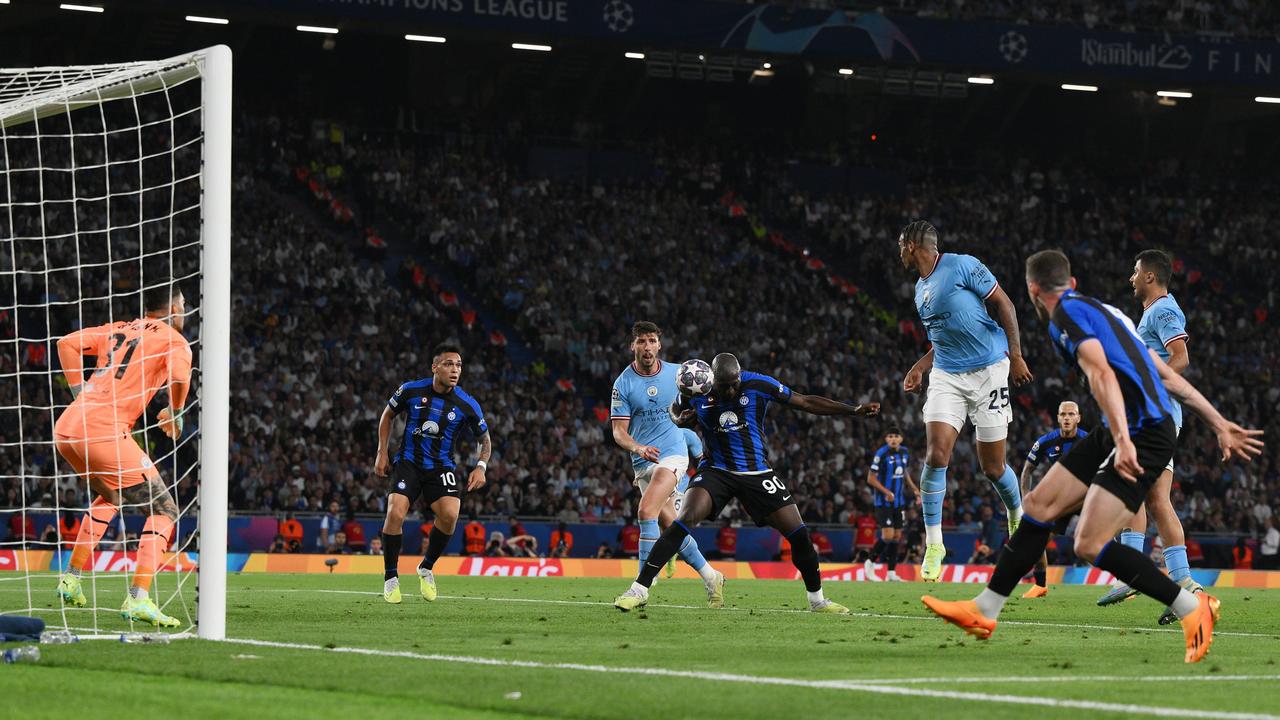 Romelu Lukaku made clean contact. Photo by David Ramos/Getty Images.