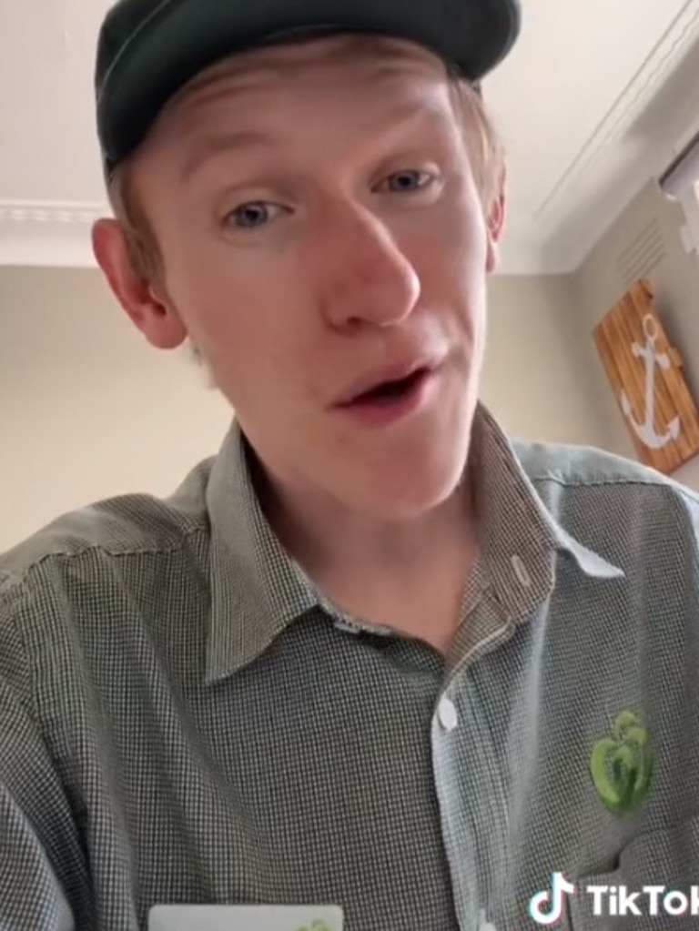 In a TikTok video he shared a feature that will let you know your store’s estimated queue time. Picture: TikTok/woolworths_au