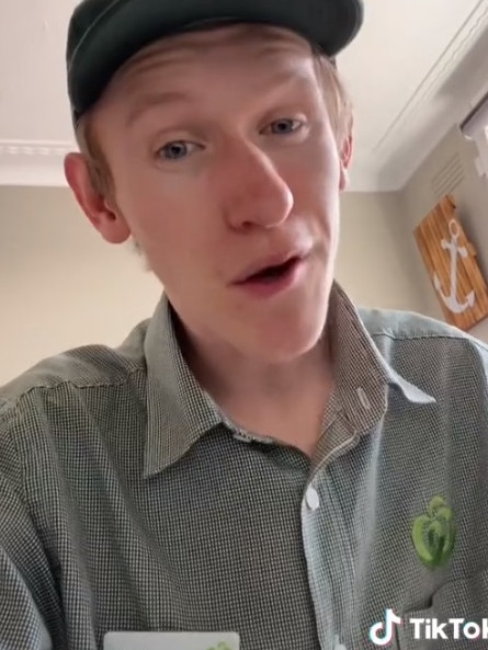 In a TikTok video he shared a feature that will let you know your store’s estimated queue time. Picture: TikTok/woolworths_au