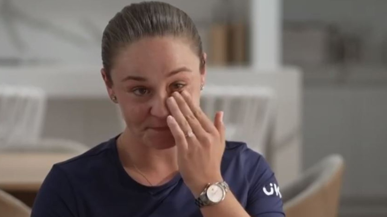 Barty fought back tears as she made the announcement.