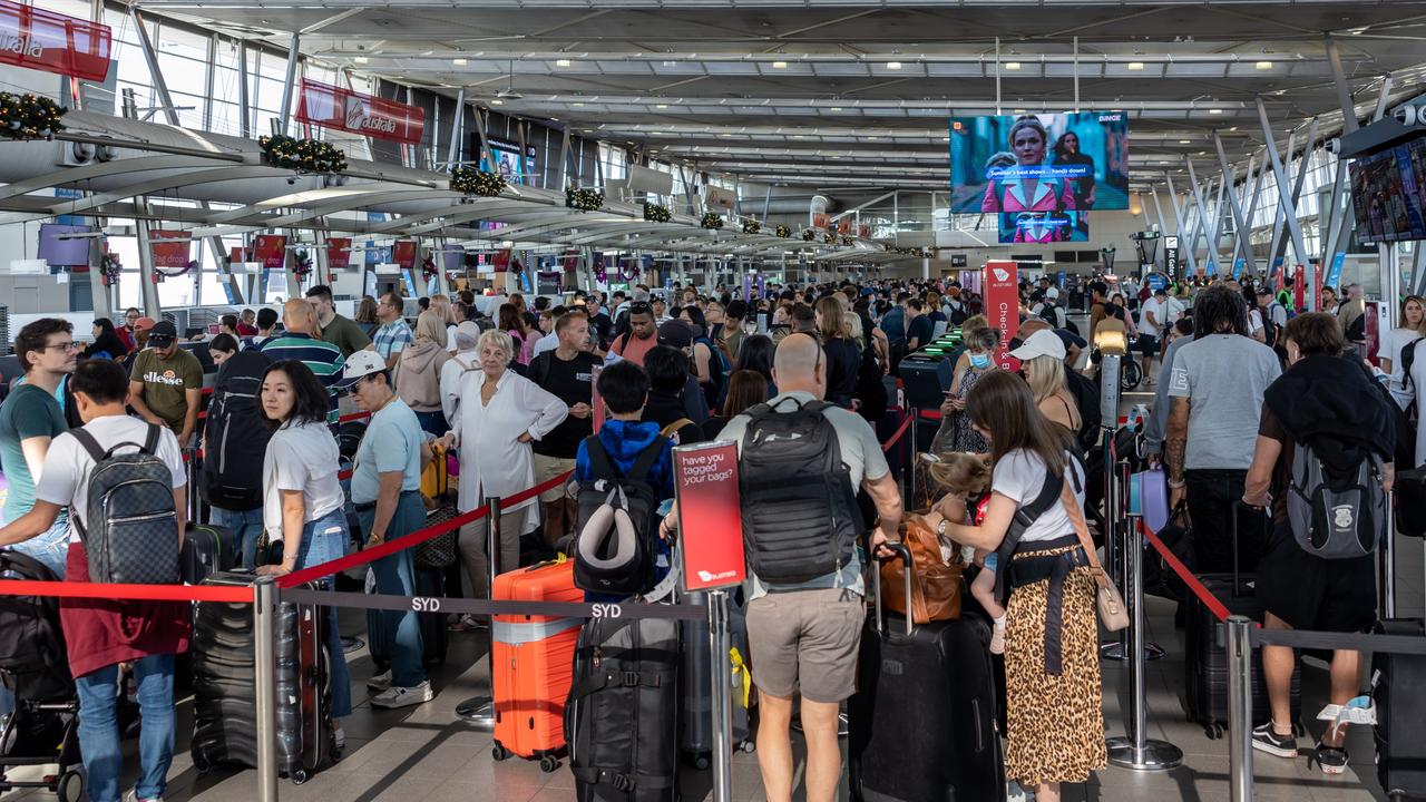 Aussies can save money and skip the biggest airport crowds in December by checking out different dates. Picture: NCA NewsWire/ Seb Haggett