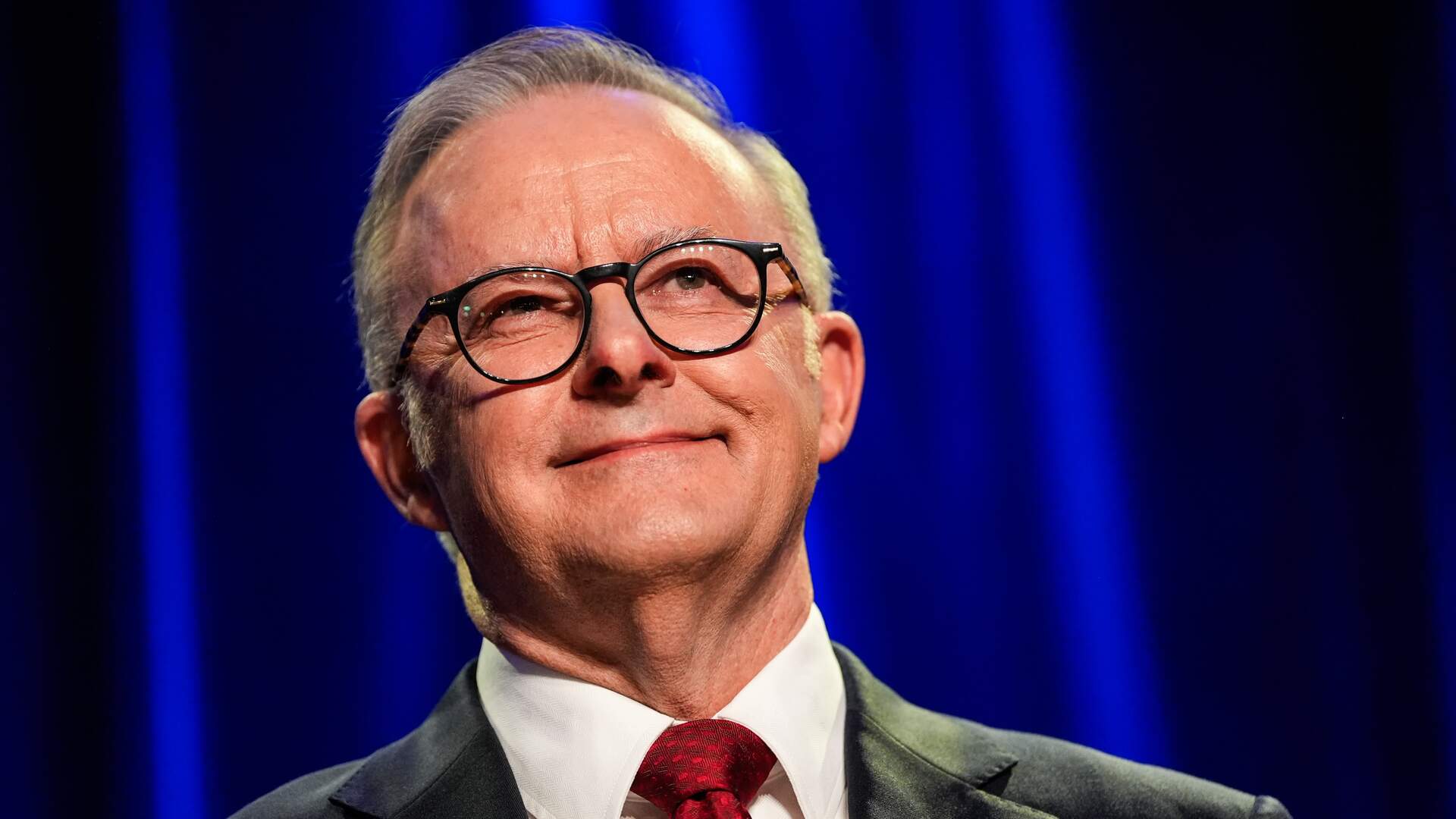 Albanese looks ‘smug’ following election victory and Coalition break up