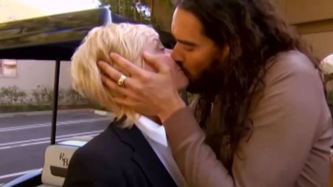 Russell Brand kisses Liz Hayes in 2012. Picture: Nine