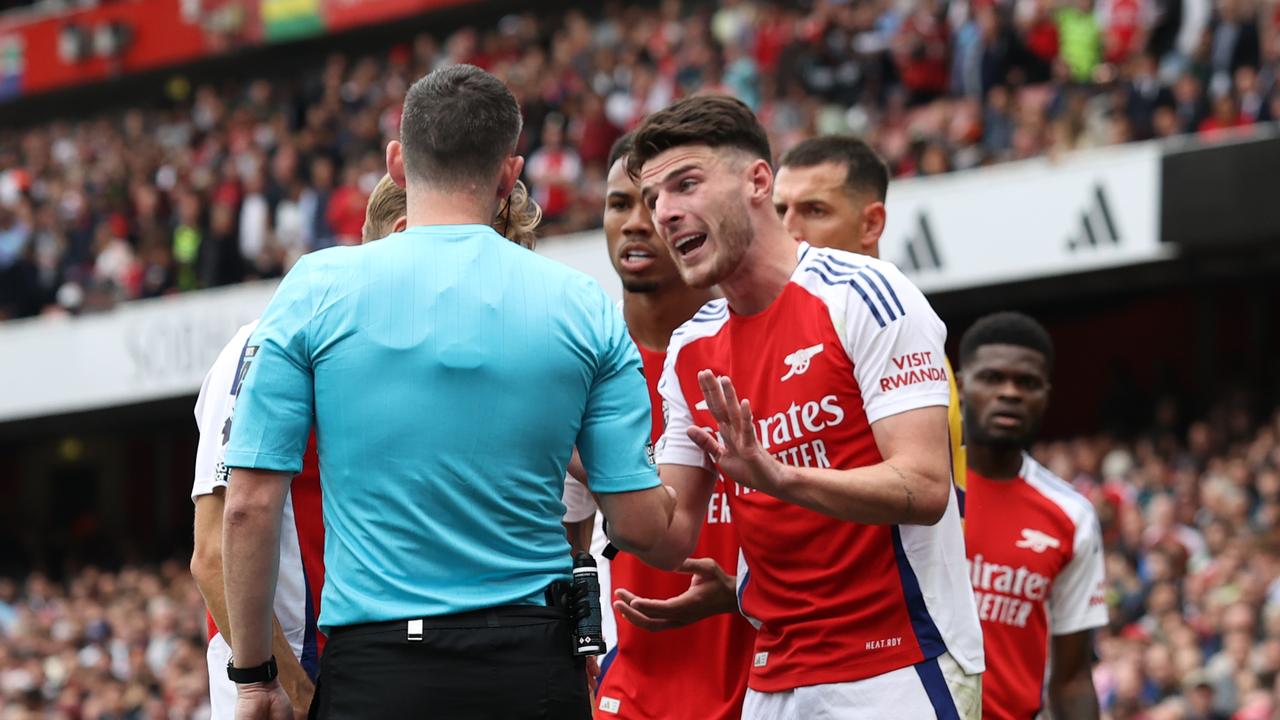 LONDON, ENGLAND - AUGUST 31: Declan Rice of Arsenal interacts with match referee Chris Kavanagh after being shown a second yellow card during the Premier League match between Arsenal FC and Brighton &amp; Hove Albion FC at Emirates Stadium on August 31, 2024 in London, England. (Photo by Ryan Pierse/Getty Images)