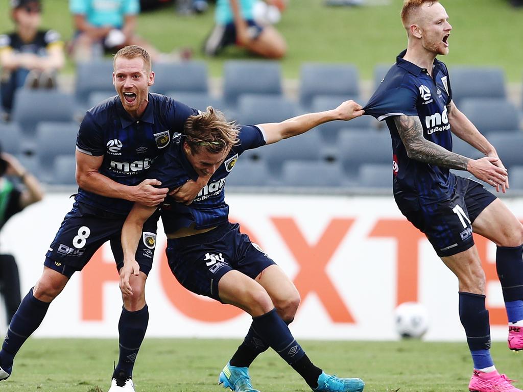 Mariners grab Bulls by the horns