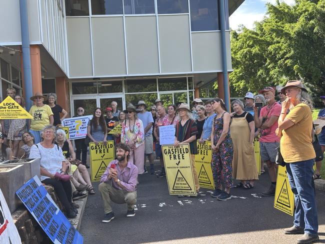 Gasfield Free Northern Rivers held a protest outside and inside Lismore council at their extraordinary meeting on Thursday to fight for the retention of numerous symbolic signs that marked the defeat of coal seam gas fracking in the Northern Rivers.