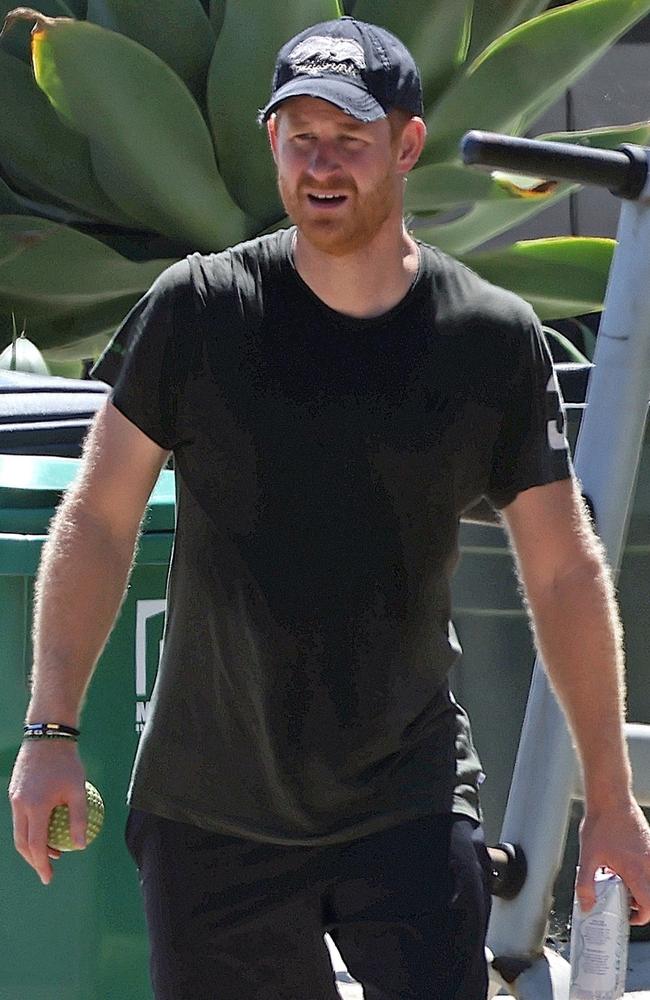 Prince Harry looks buff leaving gym in Los Angeles | Photos