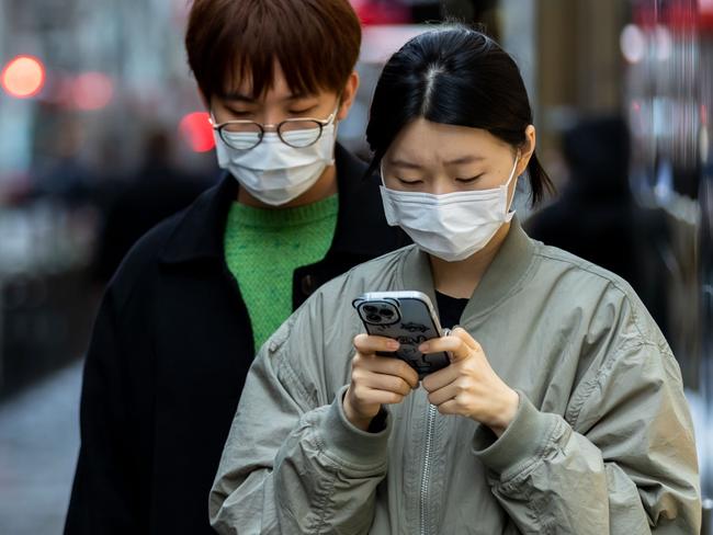 SYDNEY, AUSTRALIA. NewsWire Photos. AUGUST 04 2022. People wear covid masks in Sydney's CBD. Picture: NCA NewsWire/ Seb Haggett