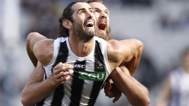 Brodie Grundy outpoints Melbourne’s Max Gawn at a boundary throw-in.