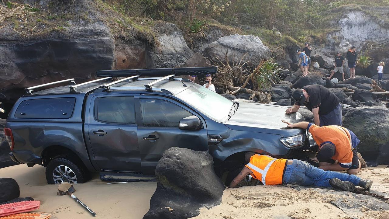 It’s not uncommon for vehicles to get stuck at Mudlo Rocks, and the area is known for causing significant vehicle damage.