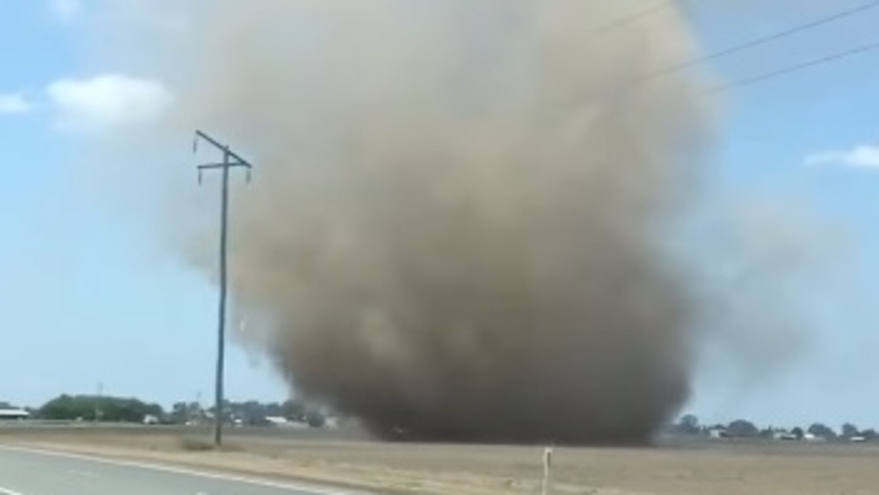 Huge dust devil filmed near Bruce Highway: VIDEO