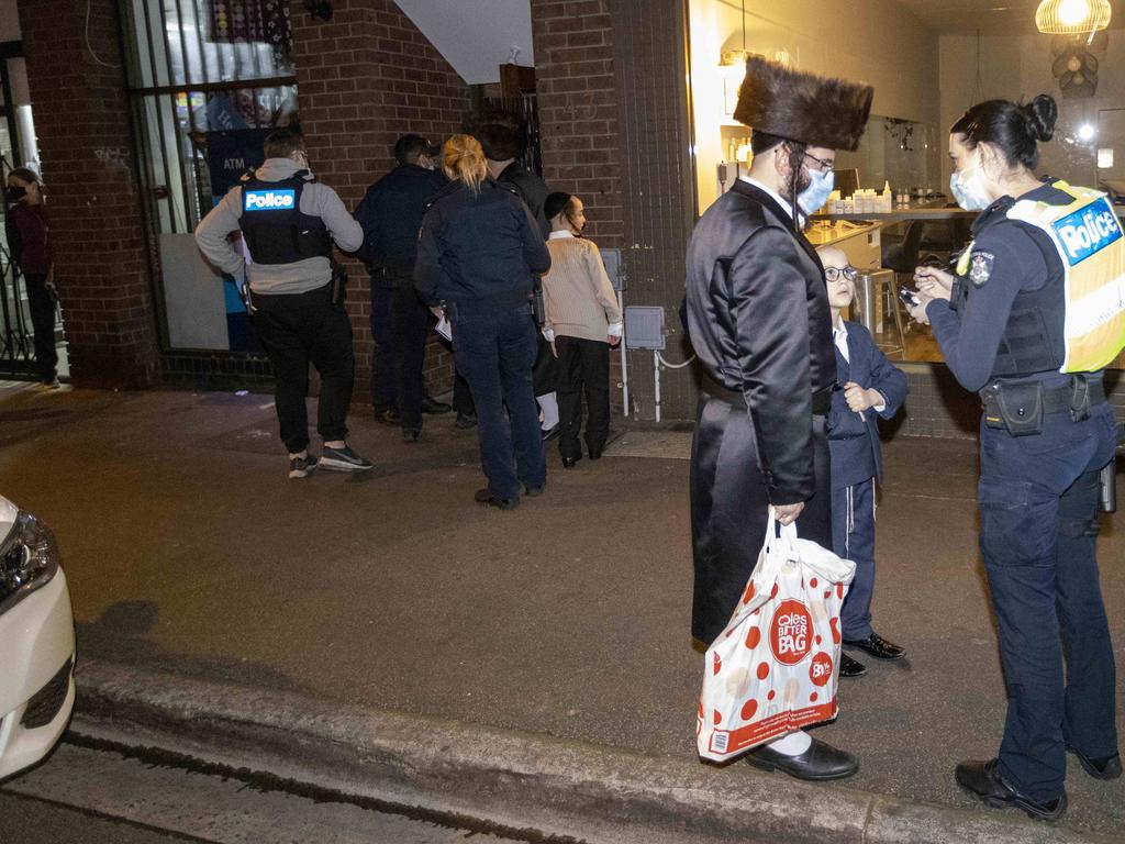 Police fine people coming out of an illegal gathering in Ripponlea. Picture: Wayne Taylor