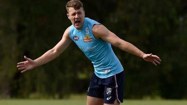 GOLD COAST, AUSTRALIA – AUGUST 12: Jack Macrae during a Western Bulldogs AFL training session at Metricon Stadium on August 12, 2020 in Gold Coast, Australia. (Photo by Matt Roberts/Getty Images)