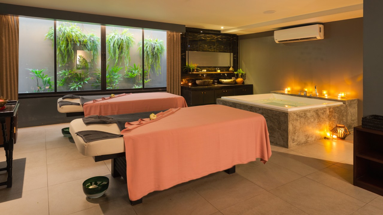 <h2>The spa</h2><p><span>There&rsquo;s a good reason why the spa schedule is regularly booked up &ndash; the therapists are that good, so book treatments well in advance. The Calcium Oil massage is now a signature of the&nbsp; resort and does the trick on aching muscles.</span></p>