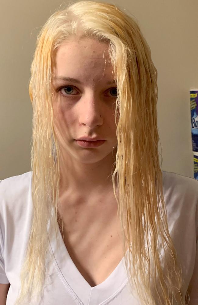 Josie Laro, 19, was horrified when a DIY hair bleaching kit destroyed her long locks, causing it to ‘melt’. Picture: Caters News 