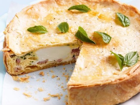 Cheap retro dinners: Egg and bacon pie.