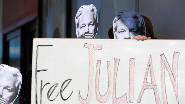 Julian Assange protesters set up outside Federal Richmond MP Justine Elliot&#39;s office at Tweed Heads. Picture: Scott Powick