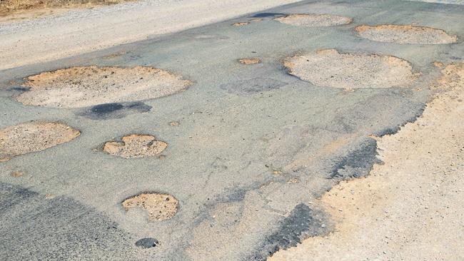 NEWS: Potholed RoadsOpposition roads spokeswoman Roma Britnell is meeting with concerned farmers along the  Prairie-Rochester Road. The road is one of many damaged by the 2022 floods and is significantly potholed. The opposition are looking into the expense involved in pothole patch up jobs and whether they're providing value for money.PICTURED: Bad roads. Potholes.PICTURE: ZOE PHILLIPS