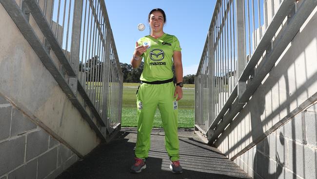 Sydney allrounder Lauren Smith is determined to lead a young Thunder side to a WBBL title.