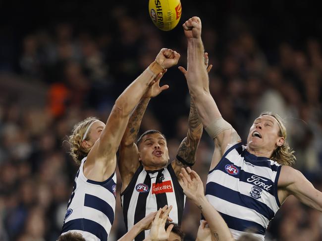 NMark Blicavs and Sam De Koning spoil the ball. They could form the basis of the flying Bobby Hill of the Magpies during the 3rd qtr. . Picture: Michael Klein