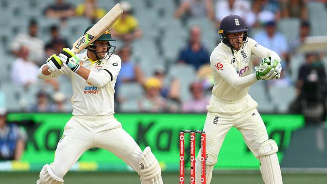 Carey shared a 91-run sixth-wicket stand with Steve Smith. Picture: Quinn Rooney/Getty Images