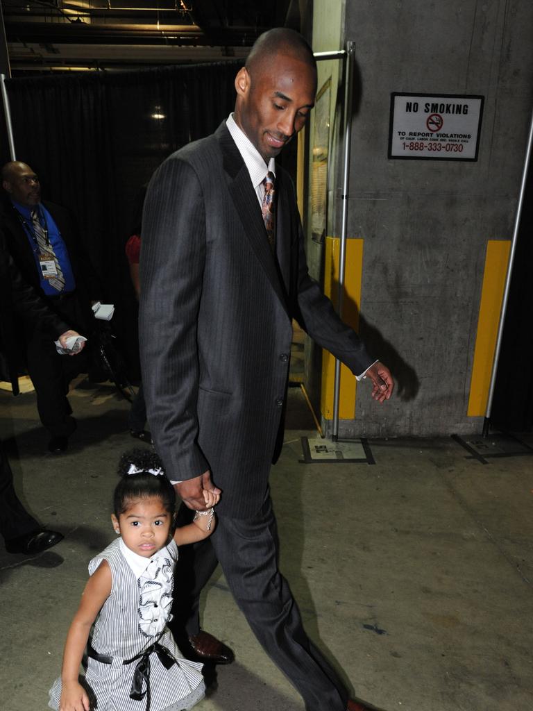 Kobe and Gianna walk into Staples Centre during the 2008 NBA Finals. (Photo by Andrew D. Bernstein/NBAE via Getty Images)