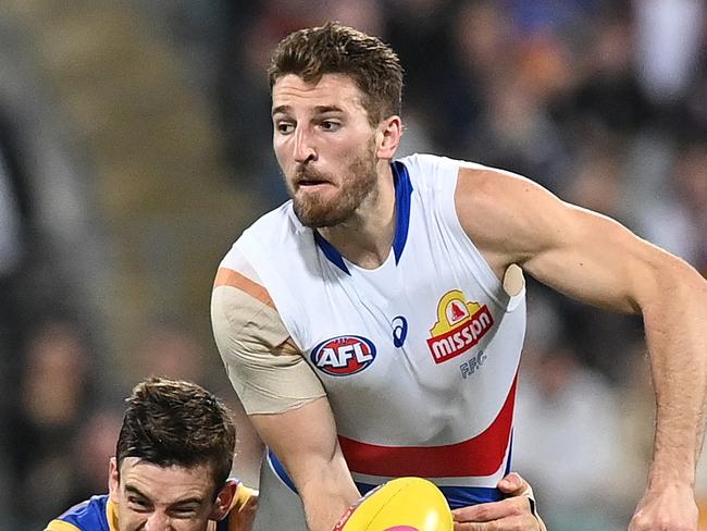 BRISBANE, AUSTRALIA - SEPTEMBER 04: Marcus Bontempelli of the Bulldogs handballs during the AFL First Semi Final Final match between Brisbane Lions and the Western Bulldogs at The Gabba on September 04, 2021 in Brisbane, Australia. (Photo by Bradley Kanaris/Getty Images)