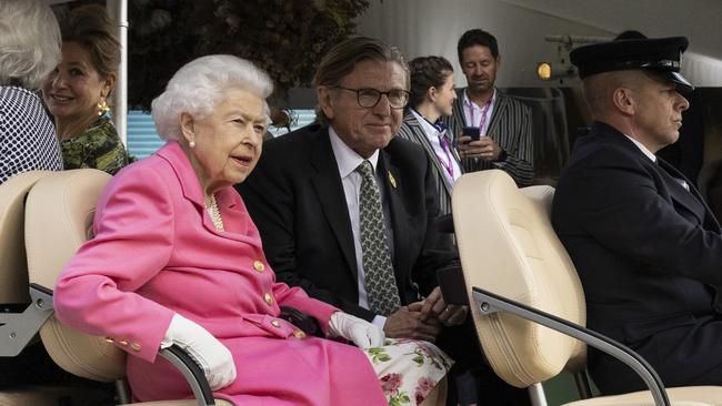 Queen Elizabeth II is given a tour by Keith Weed, President of the Royal Horticultural Society, during a visit to The Chelsea Flower Show.. (Photo by Dan Kitwood/Getty Images)