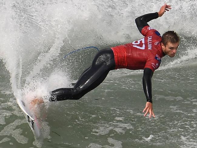 Ryan Callinan of Australia surfs in the Rip Curl Pro surfing tour event at Bells Beach, some 100kms south-west of Melbourne on April 27, 2019. (Photo by WILLIAM WEST / AFP) / -- IMAGE RESTRICTED TO EDITORIAL USE - STRICTLY NO COMMERCIAL USE --