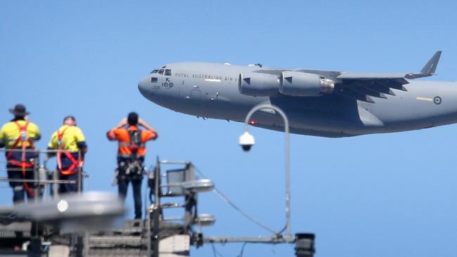 The RAAF C-17 Globemaster flying over Brisbane in preparation for its River Festival display this Saturday. , Thursday 23rd September 2021 - Photo Steve Pohlner