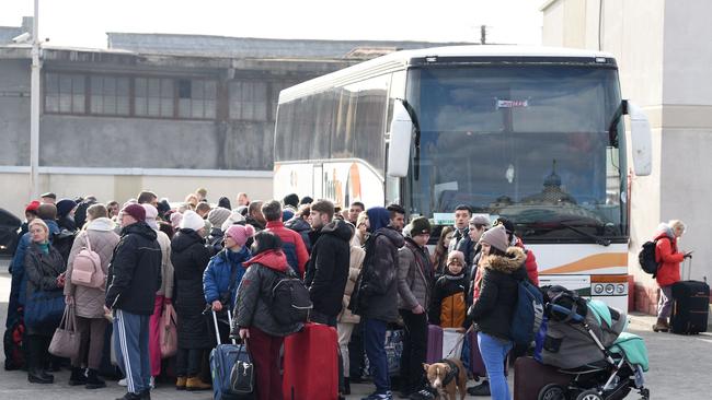 People wait at the border as they try to escape Ukraine. Picture: Yuriy Dyachyshyn / AFP