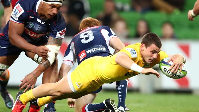 Gonzalo Bertranou of the Jaguares scores a try at AAMI Park.