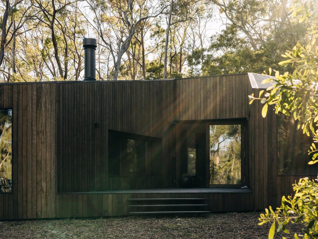 Killora Bay holiday home, Bruny Island, Tasmania. Designed by Lara Maeseele in association with Tanner Architects. Builder: Tim Watson + Driftwood Workshop. A shortlisted entry in the Tasmanian Architecture Awards. Photo by Adam Gibson.