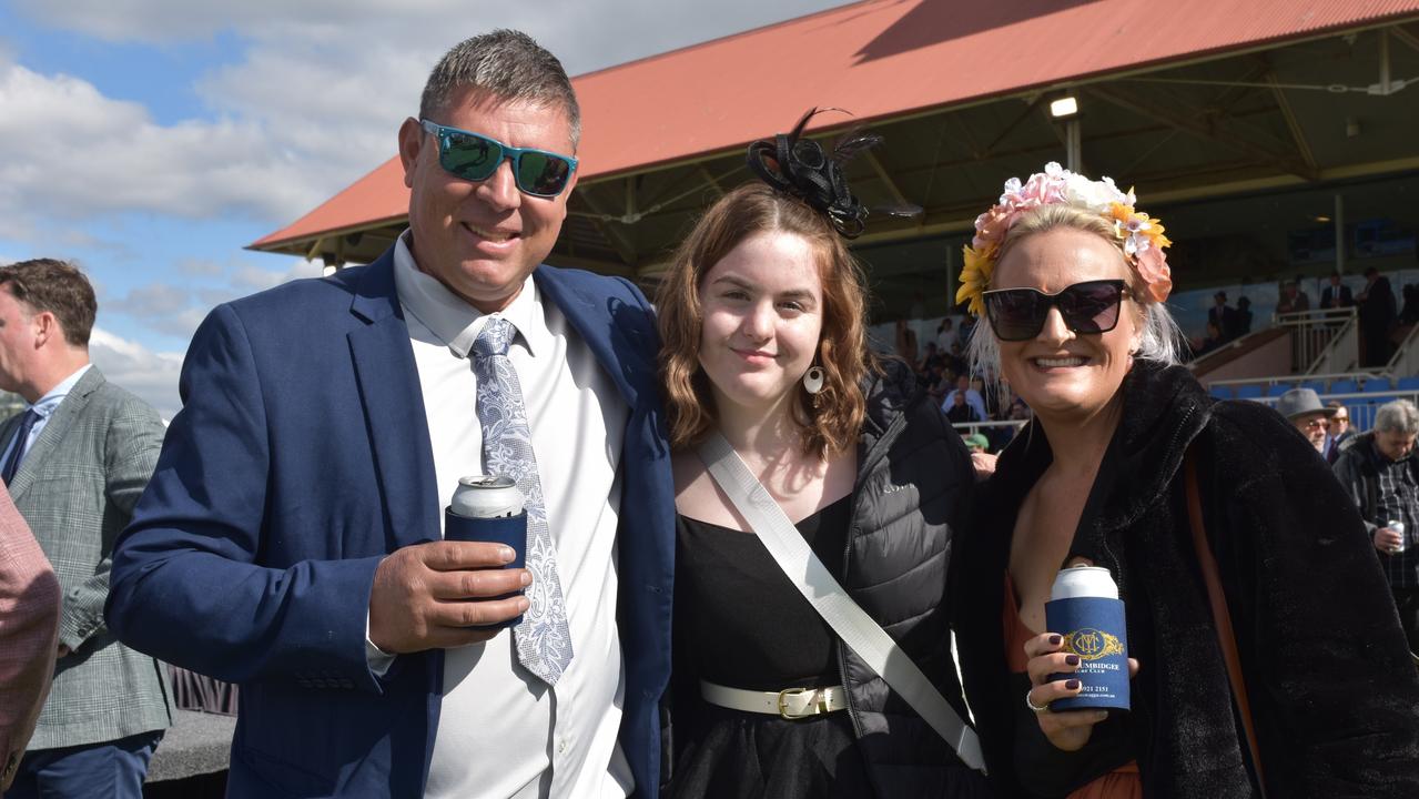 Wagga Gold Cup races photos taken at the Murrumbidgee Turf Club Daily