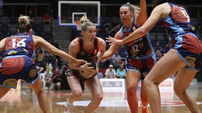 Three Bendigo players try to contain Sami Whitcomb. (Photo by Martin Keep/Getty Images)